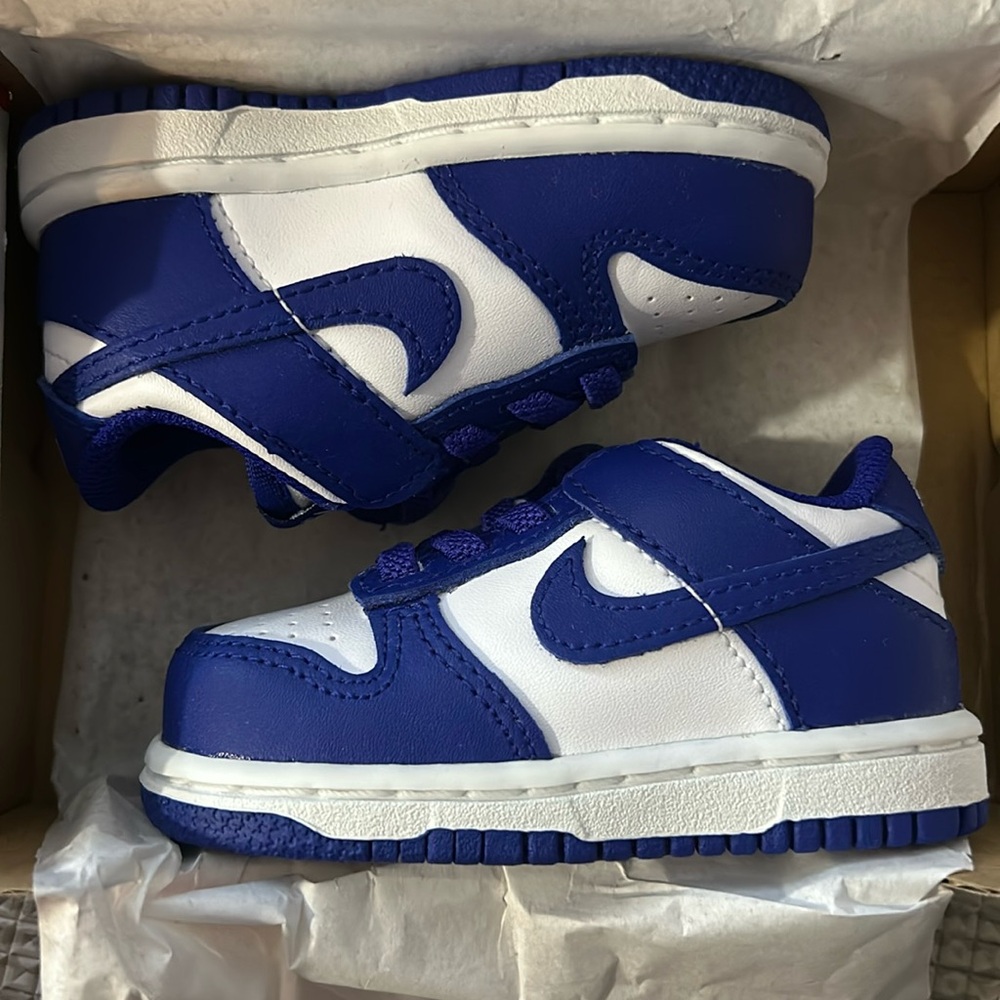 New! Nike Dunk Low White Concorde size 4C
